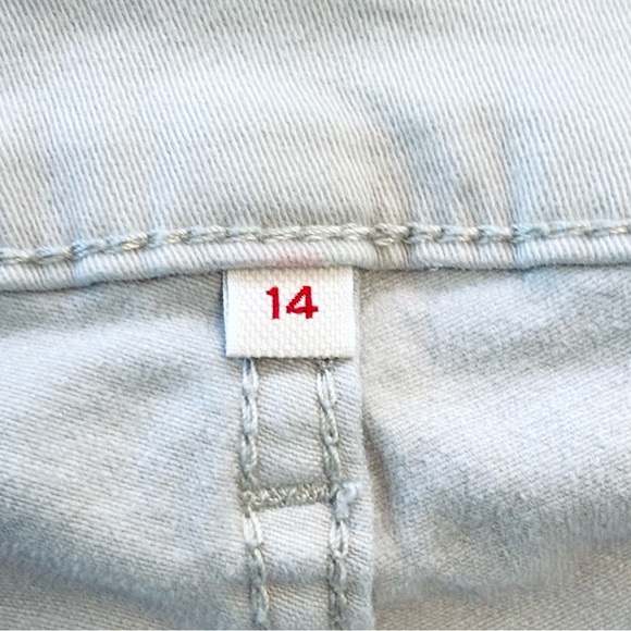 Levi’s Tan Khaki Capri Pants Women’s Size 14 - Picture 5 of 7